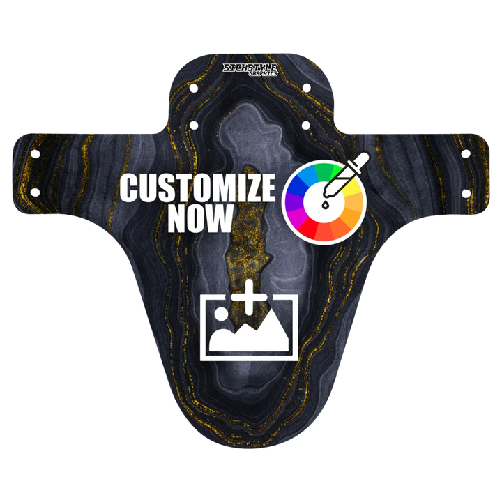 Tilpasseligt guldbelagt mudguard med sort marmor-design, “CUSTOMIZE NOW” tekst og tilpasselsesikoer.