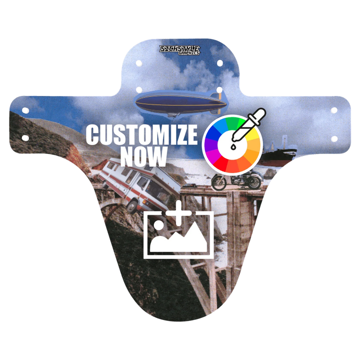 Tilpasseligt mudguard med køretøjsmotiv, “Customize Now”-tekst og designværktøjer.