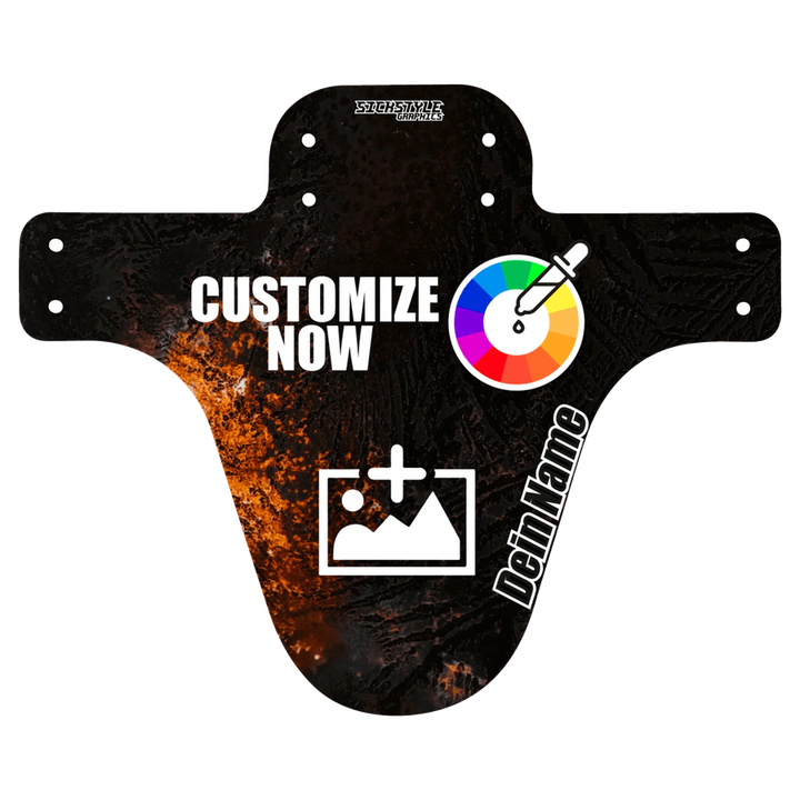 Tilpasseligt mudguard med rustikt design, “Customize Now” tekst, farvepalet og billedupload-ikon.