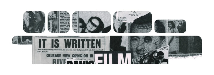 Schwarz-weißer Schwingen-Sticker im Zeitungs-Design mit Textfragmenten und Vintage-Fotos.