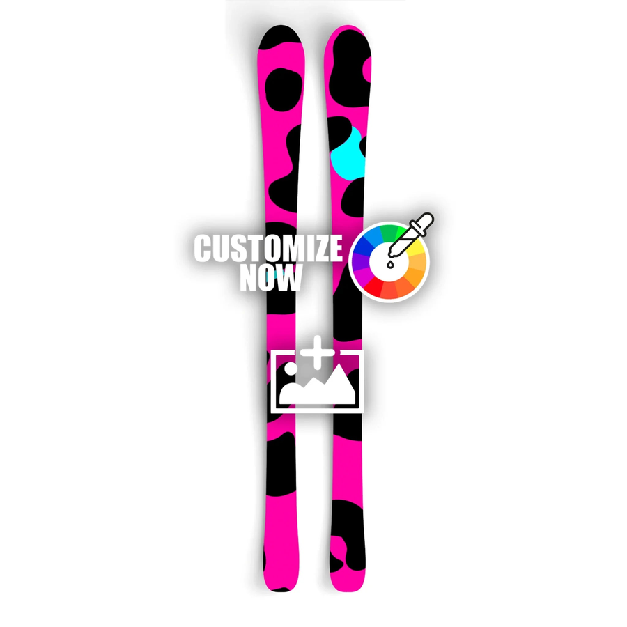 Pinke Ski mit schwarzem Animal-Muster und Anpassungsoptionen für Logos und Farben.