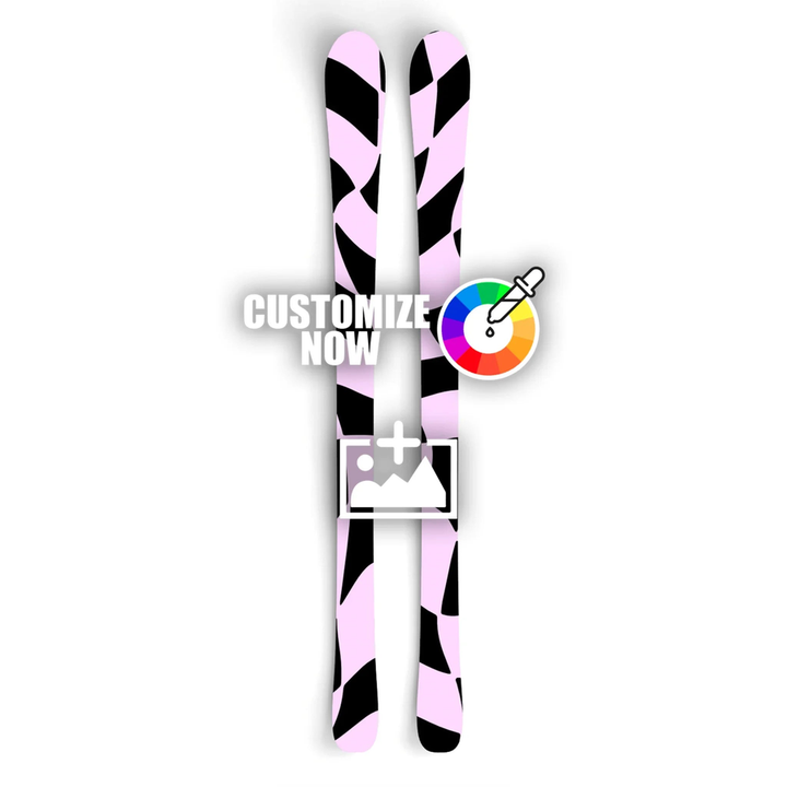 Dwie narty ze wzorem Psycho Checkerboard w kolorze różowo-czarnym, gotowe do personalizacji.