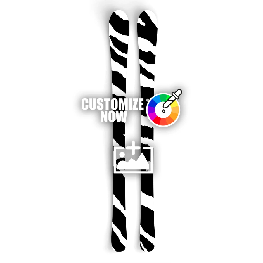 Zwei weiße Skier mit schwarzem Zebramuster, daneben "CUSTOMIZE NOW" und Farbauswahl-Icons.