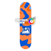 Přizpůsobitelná skateboard nálepka s oranžovo-modrým maskáčovým vzorem, výběr barev a možnosti nahrávání.