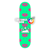 Pegatina de skateboard con diseño Kiss vibrante en rosa sobre fondo verde menta, con opciones de personalización.
