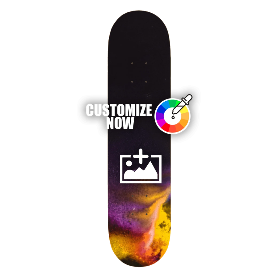 Schwarzes Skateboard-Deck mit gelb-lila Galaxie-Design und Anpassungsoptionen.