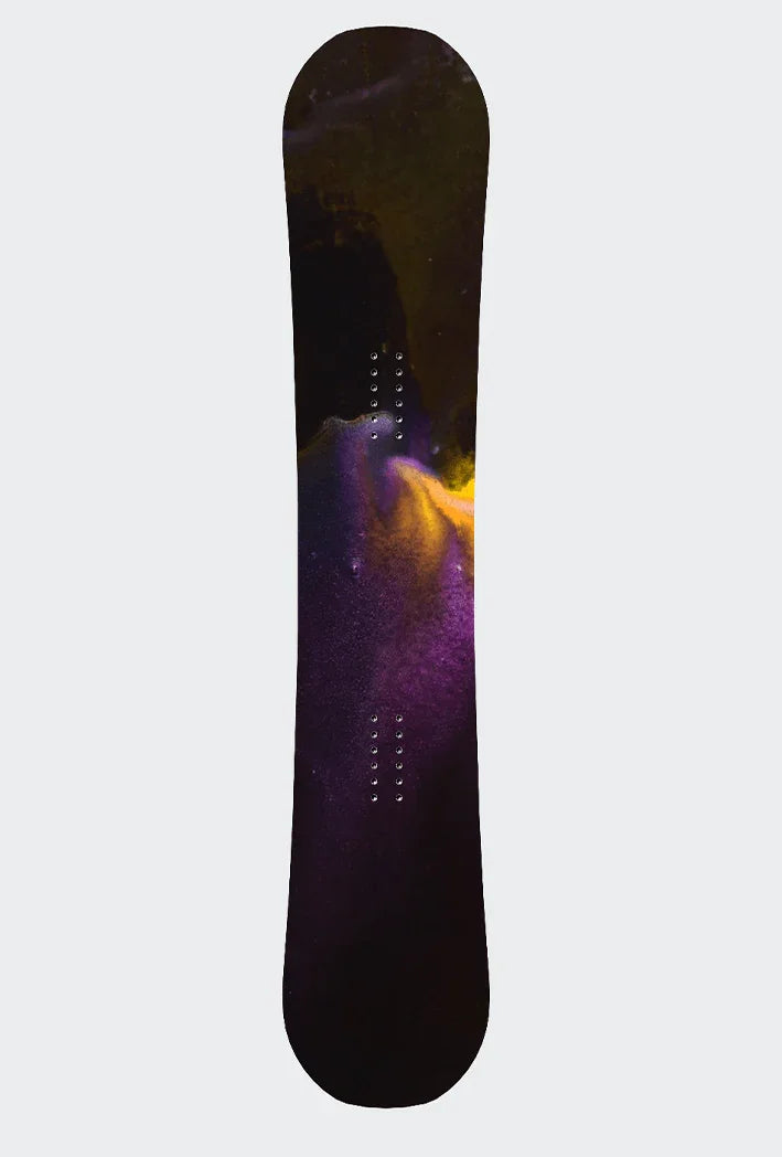 Snowboard mit leuchtendem Gelb- und Lila-Galaxie-Design und Bindungslöchern.