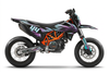 Arrow Look Dekor-kit voor KTM SMCR 690 met paars-blauw grafisch ontwerp op zwarte kuip en startnummer 44.