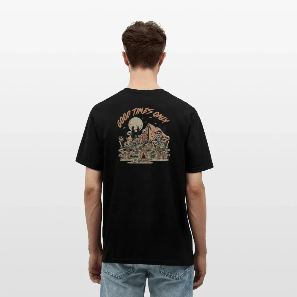 Heren T-shirt in zwart met “Good Times Only” opdruk en skelet-camping-motief op de rug.