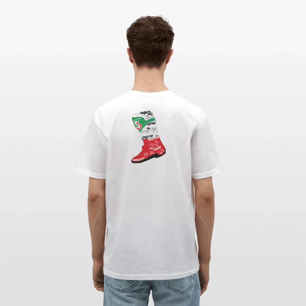 Herre T-shirt “Italy Roadtrip” i hvidt med stort, farverigt støvle-design på ryggen.
