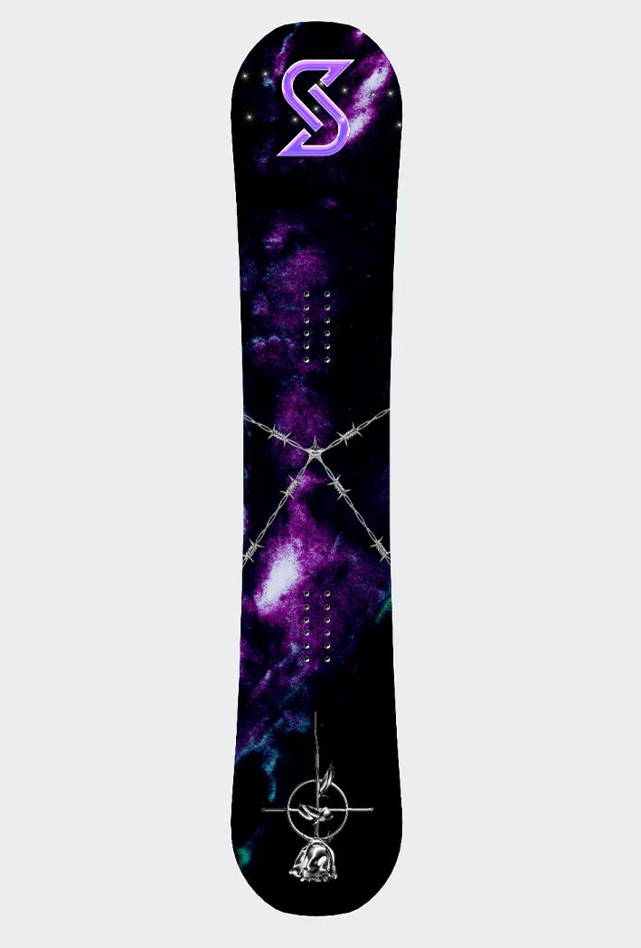 Custom Snowboard Sticker "Miley" mit futuristischem Lila-Chrom-Design, Stacheldraht und glänzender Rose.