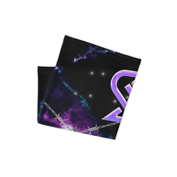 Miley Multifunktionstuch mit lila Galaxie-Muster, Stacheldraht und leuchtendem Logo.