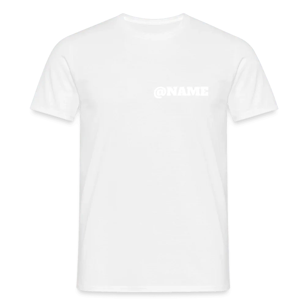 Hvidt herre-t-shirt i bomuld med personligt “@NAME” Instagram-tryk på brystet.
