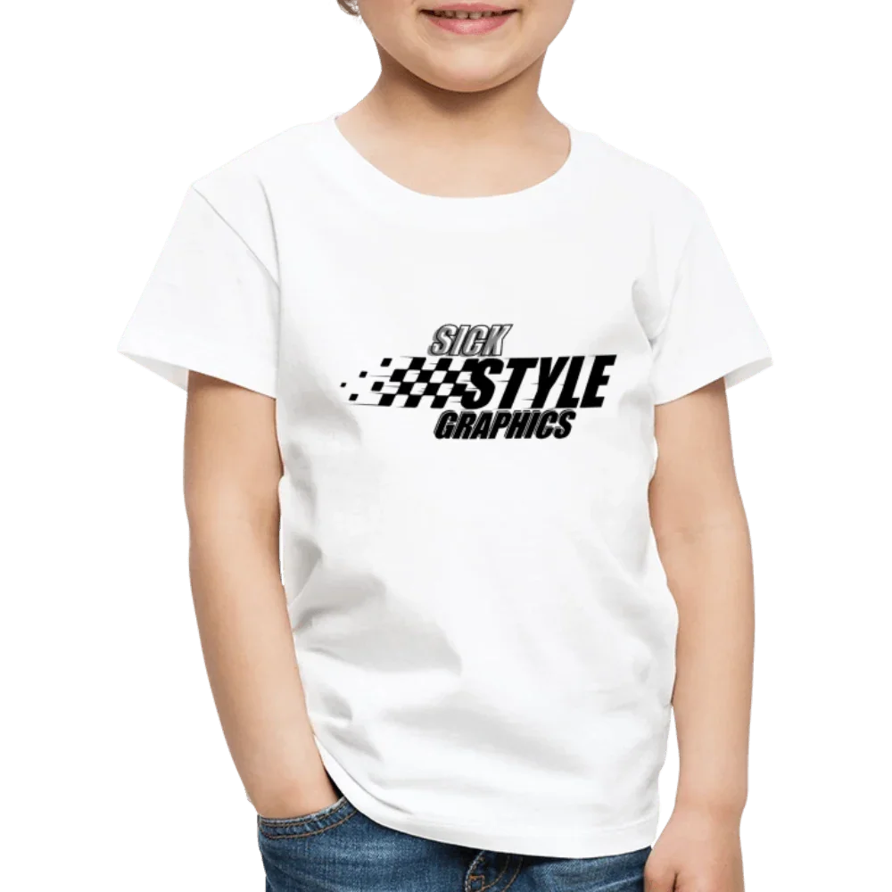 Camiseta infantil blanca de algodón con gráficos “Sick Style” y diseño de banderas de meta.