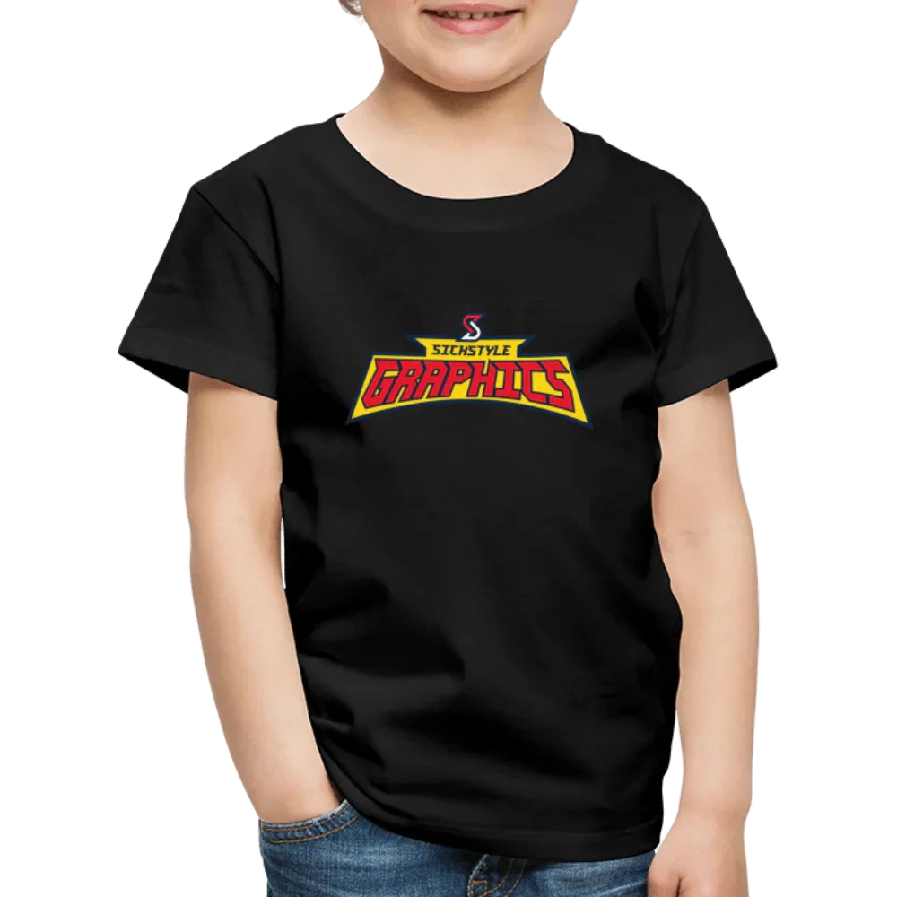 Schwarzes Kinder T-Shirt mit rotem “Sickstyle Graphics” Logo in gelbem Rahmen.