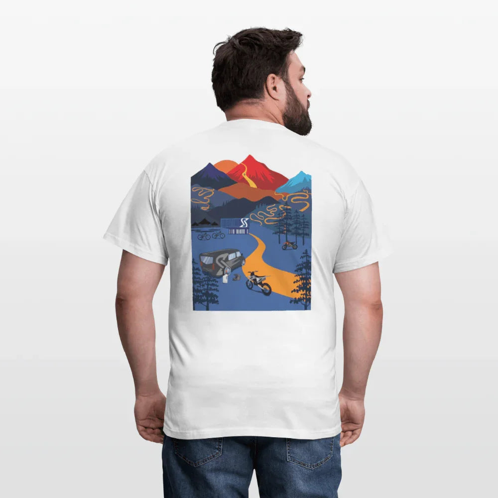 T-shirt uomo “Sick World” bianca, con motivo outdoor colorato sul retro: montagne, camper, moto.
