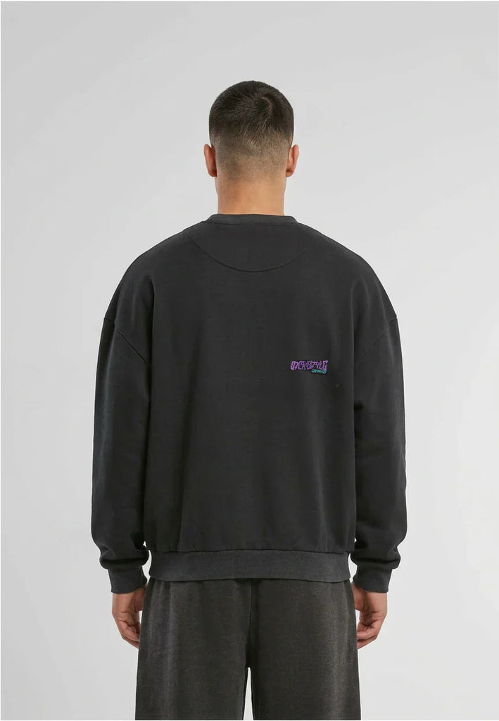 Herre Vintage Pullover i Antracit med lilla “SICKSTYLE” Logo på Ryggen.