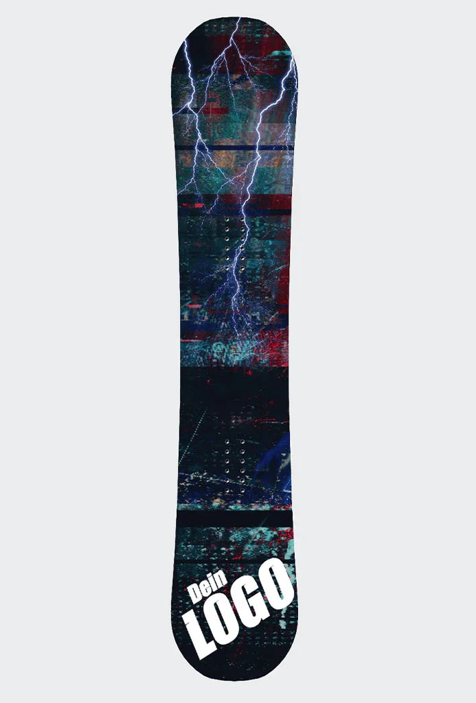 Deska snowboardowa z czerwonym wzorem Distorted, niebieskimi błyskawicami i napisem “Twoje LOGO”.