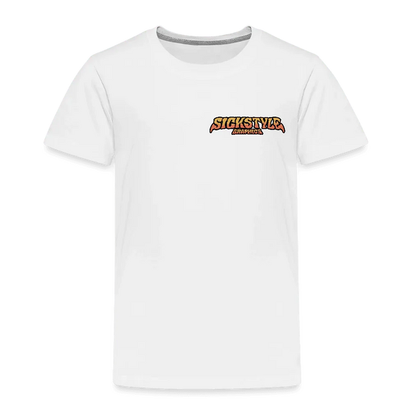 Weißes Kinder T-Shirt aus 100% Baumwolle mit kleinem, orange-gelbem “SICKSTYLE GRAPHICS” Logo auf der Brust.