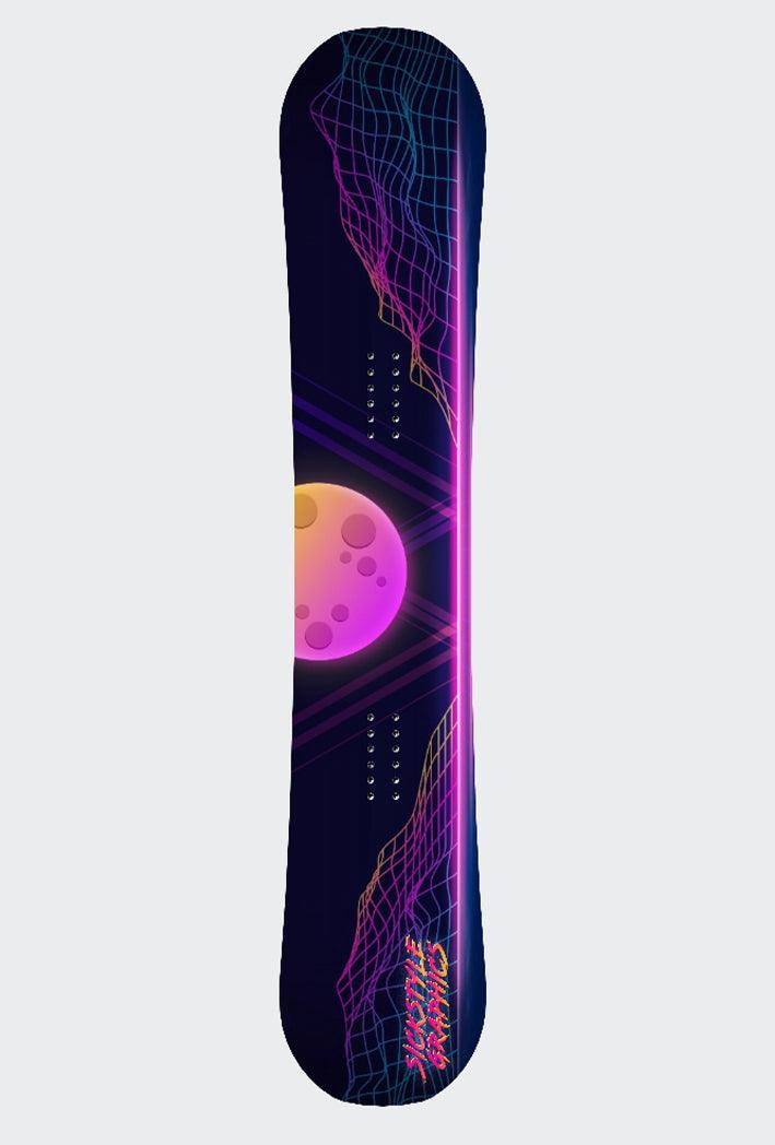 Dunkles Snowboard mit leuchtendem 80er-Jahre-Neon-Design, Gittermuster, pinkem Mond und "NOSTALGIC GRAPHICS" Schriftzug.