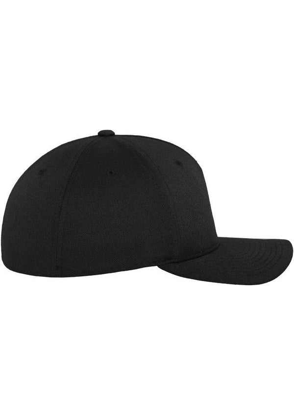 Casquette Flexfit unisexe noire en polyester-élasthanne avec front renforcé et visière incurvée.